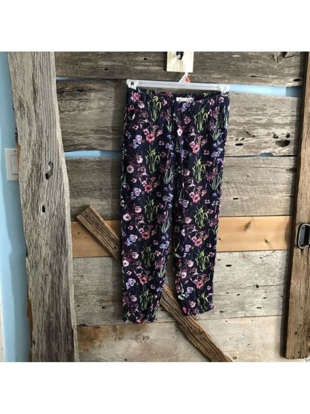 L.o.g.g Size 6 Navy/Floral lightweight ankle length pants